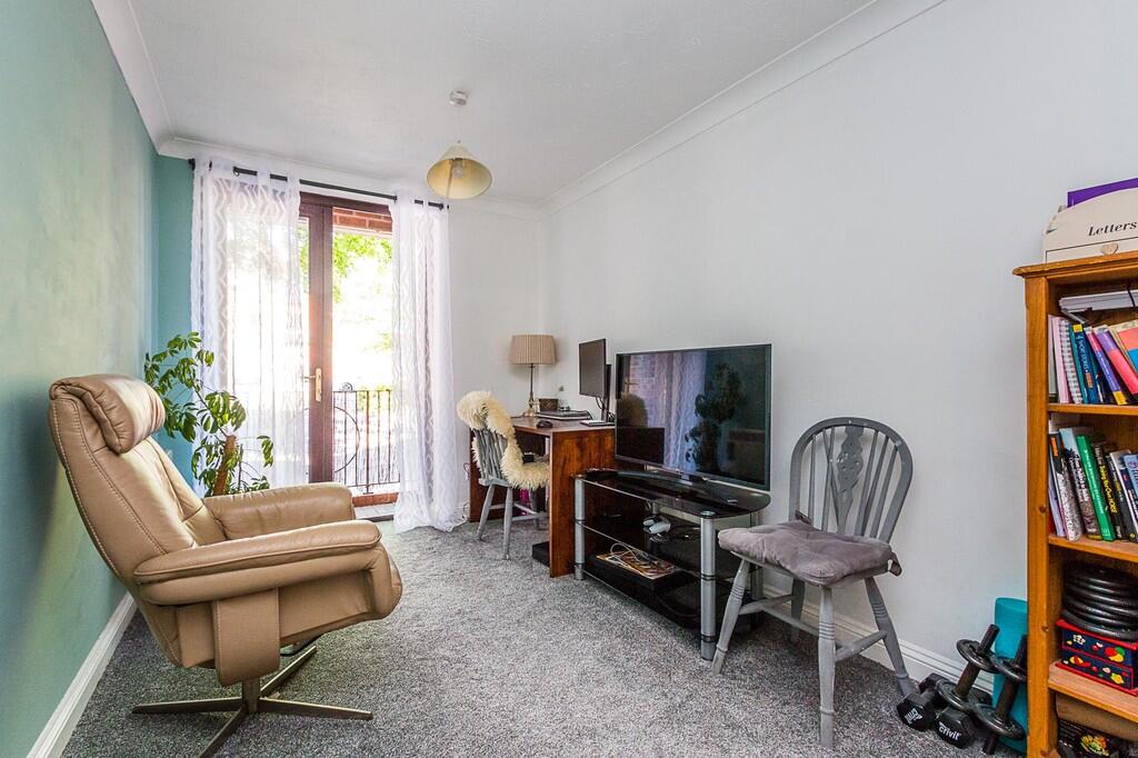 Apartment in Rushden, North Northamptonshire - More
