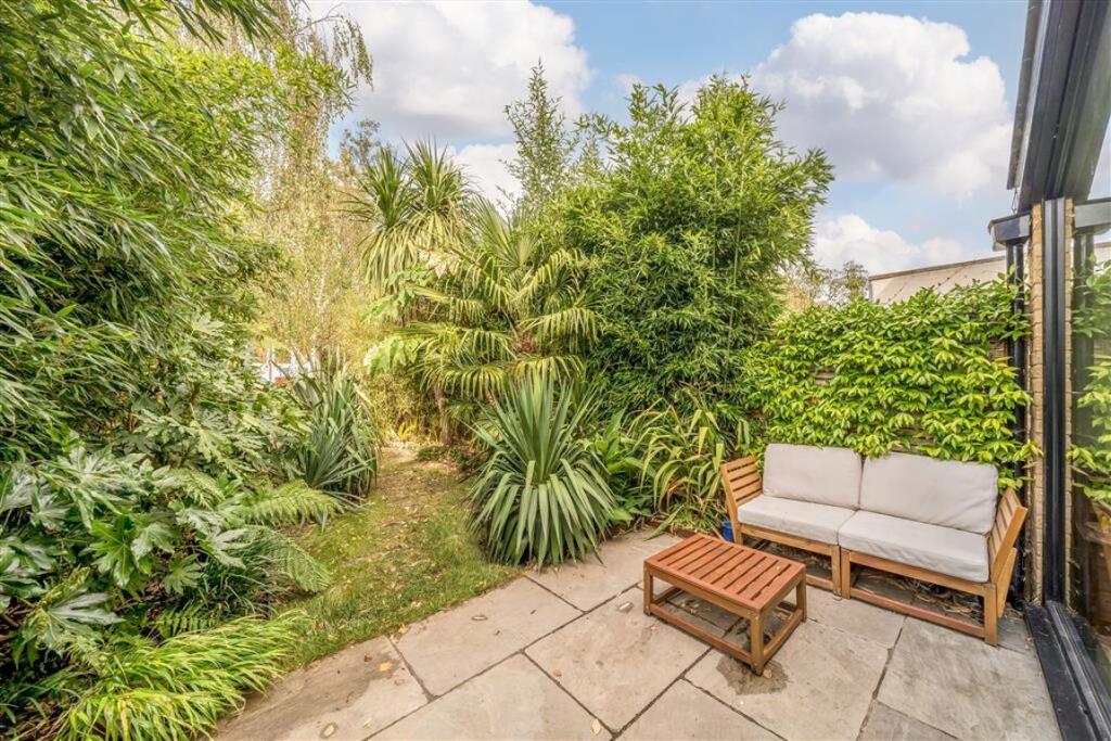 House in London - View 3