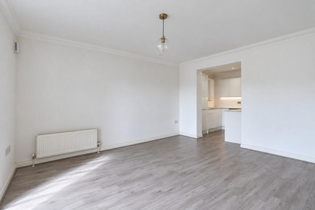 Apartment in Romford - View 5