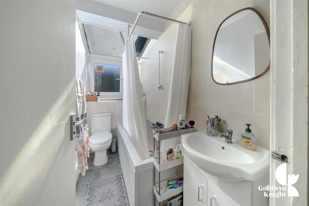 Apartment in London, Charlton - More