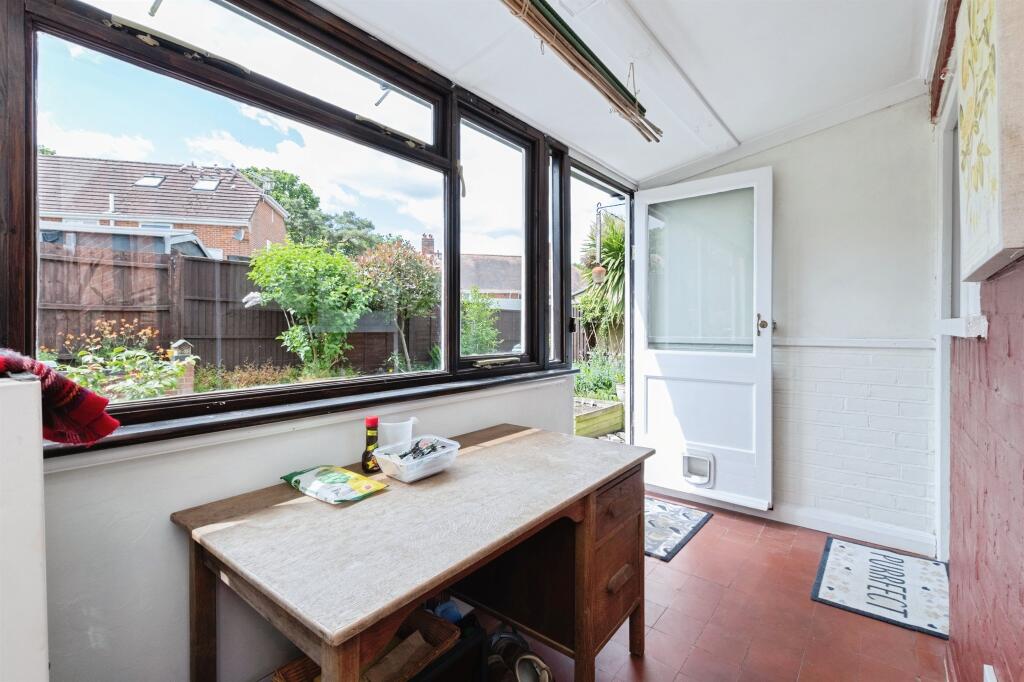 Apartment in Bear Cross, Bearwood, Poole - View 4