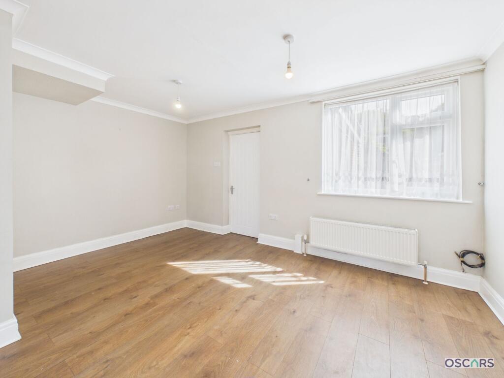 House in Hull - View 4