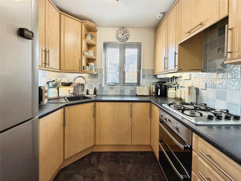 Wentworth Close, Crowthorne, Berkshire, RG45 photo 4