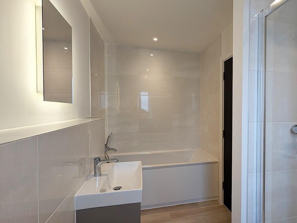 House in Cherwell, Bicester - More
