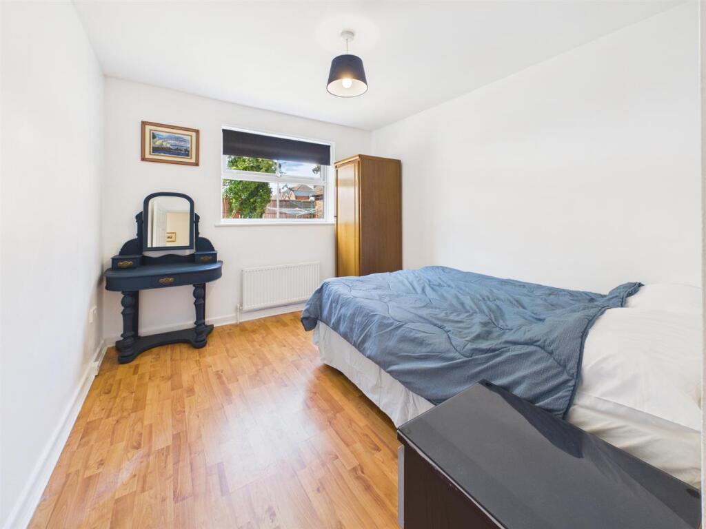 Apartment in Reading, The Triangle, Tilehurst - More