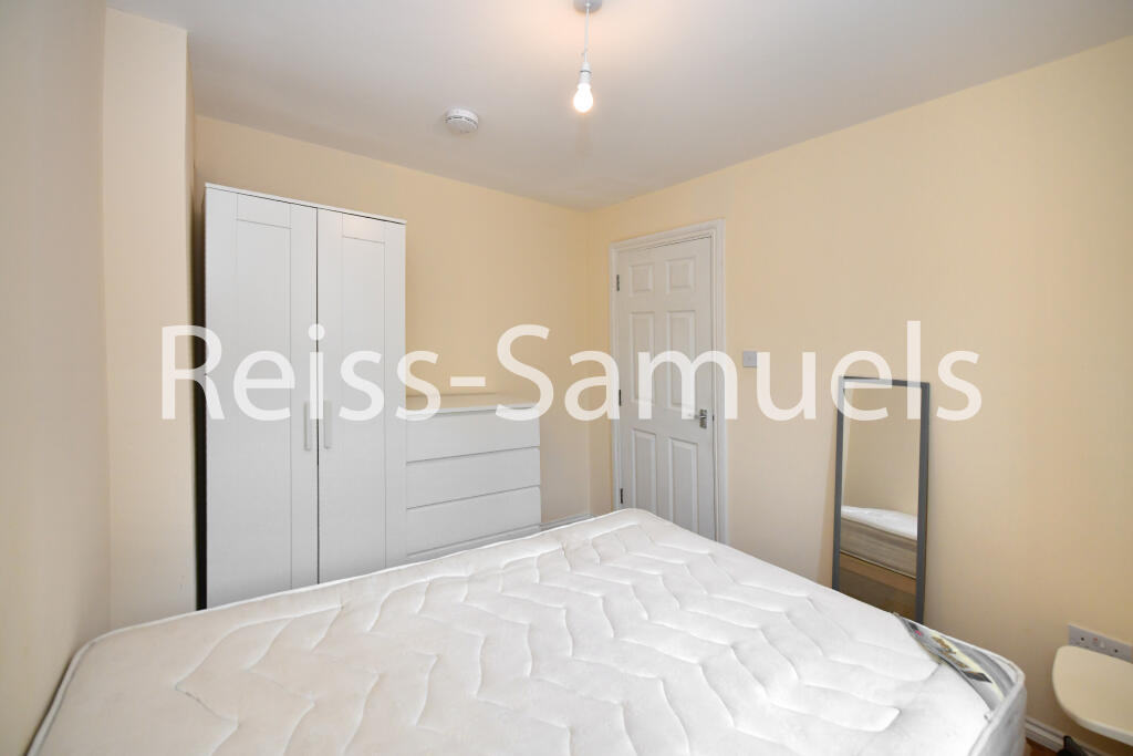 5 bedroom terraced house for rent