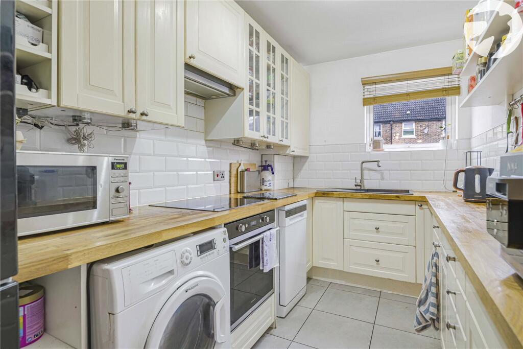 Wicks Close, Mottingham, London, SE9 photo 4