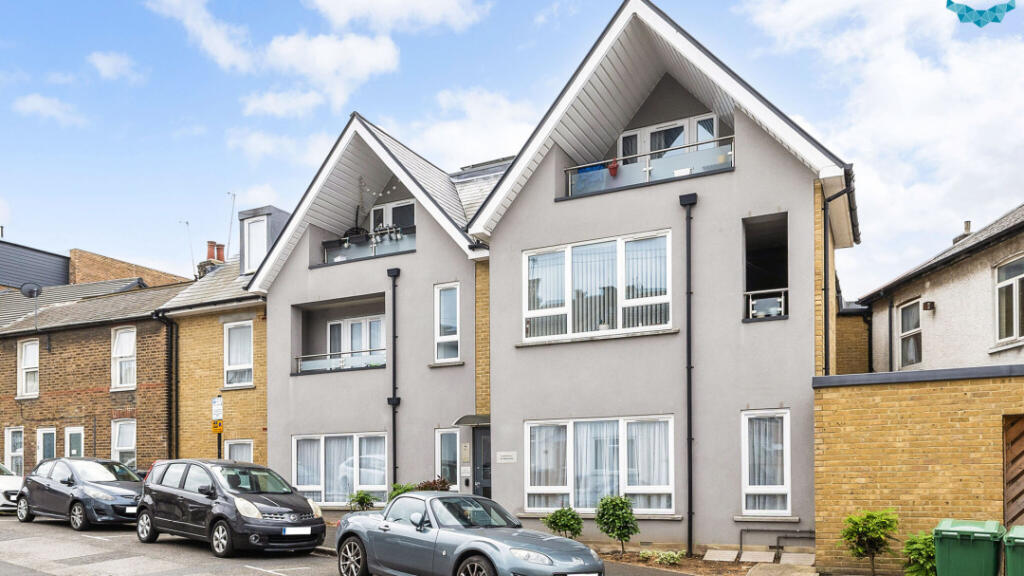 2-bed flat on 24 Bishops Road, £120,000