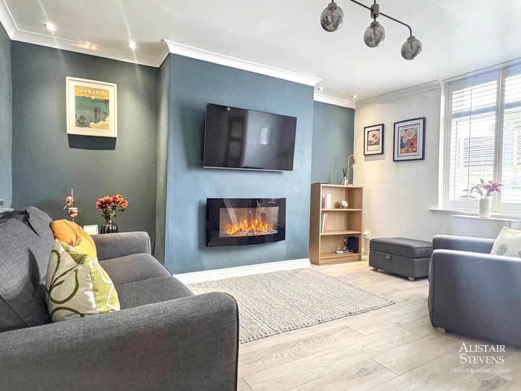 House in Oldham, Greater Manchester - More