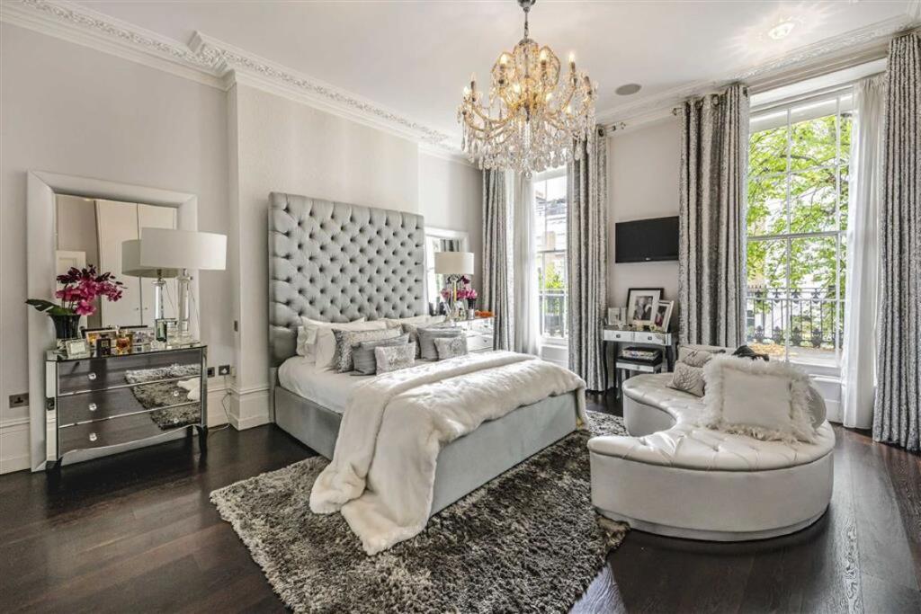 House in London - More