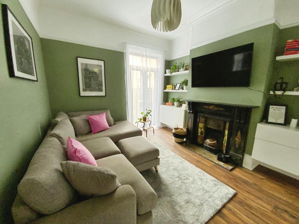 House in Hull - More