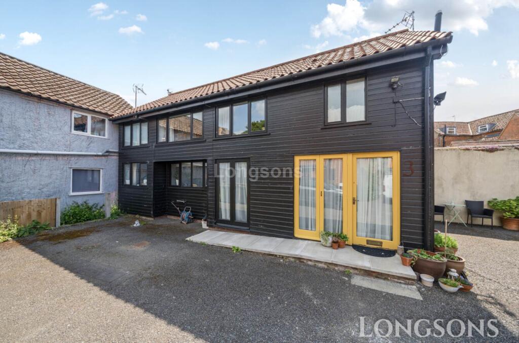 3-bed house on Lynn Mews, Lynn Street, £250,000