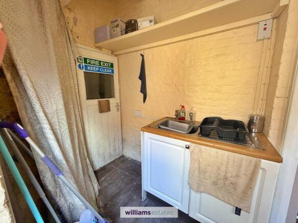2 Upper Clwyd Street Kitchenette