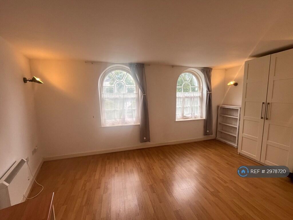Apartment in Rochester, Troy Town - More