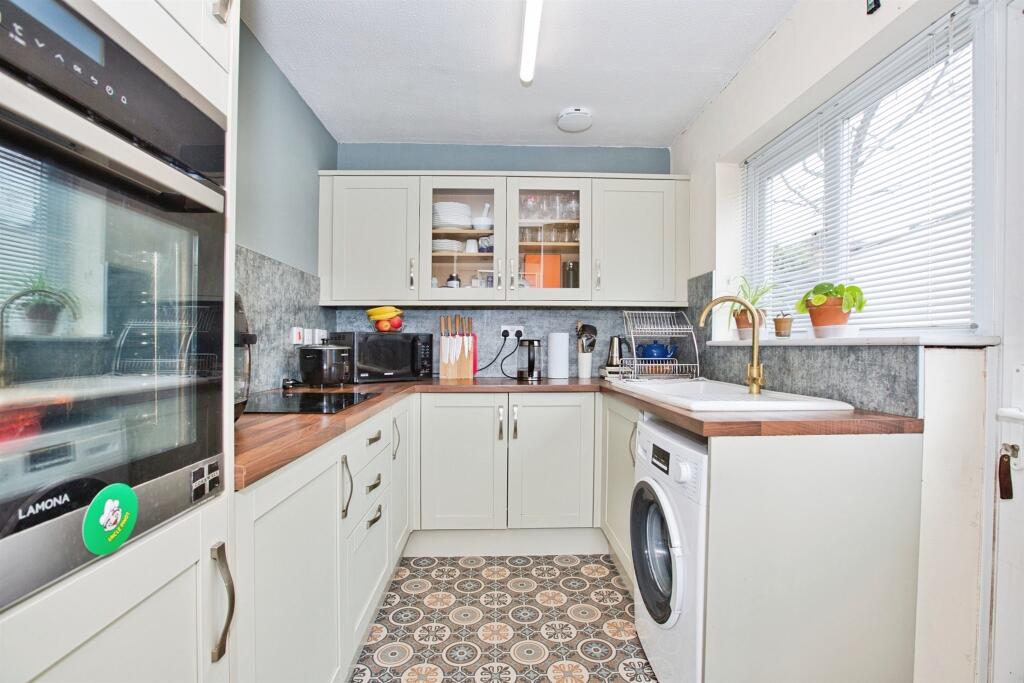 Woodbury Close, Wells photo 4