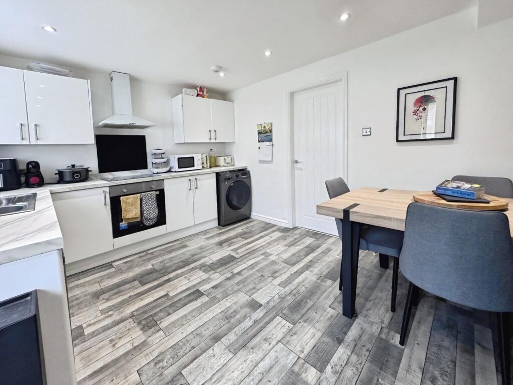 House in Wakefield - View 5