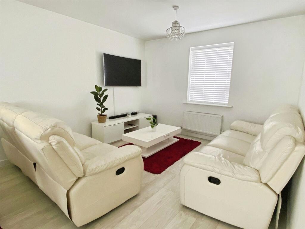 Apartment in Reading - View 3