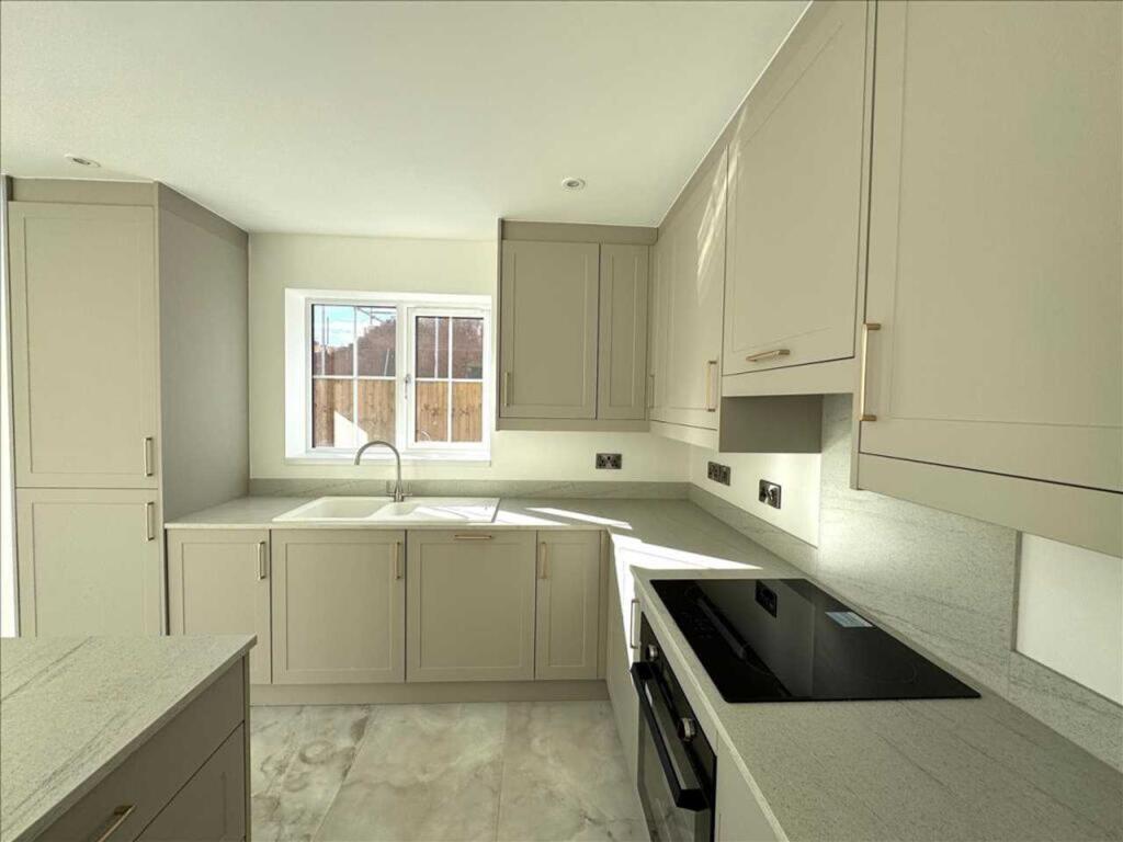 Hewitts Gardens, Laceby, DN37 photo 4