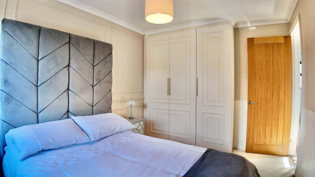 House in Newport - View 5