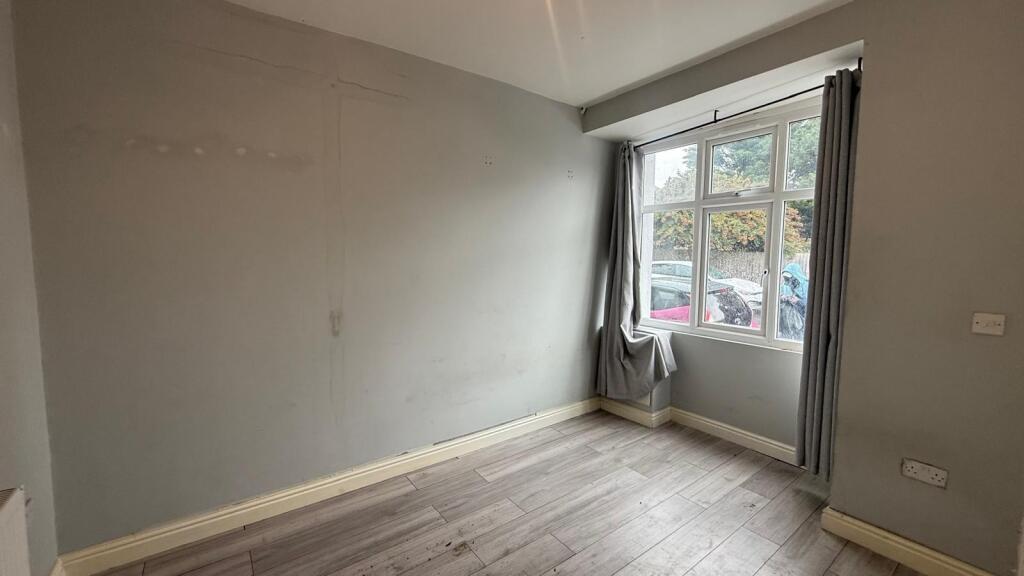 House in Wolverhampton, West Midlands - More