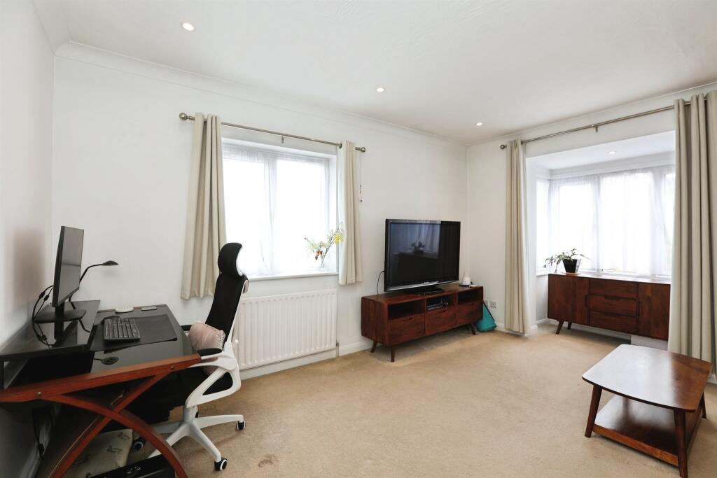 Apartment in Redhill - View 4