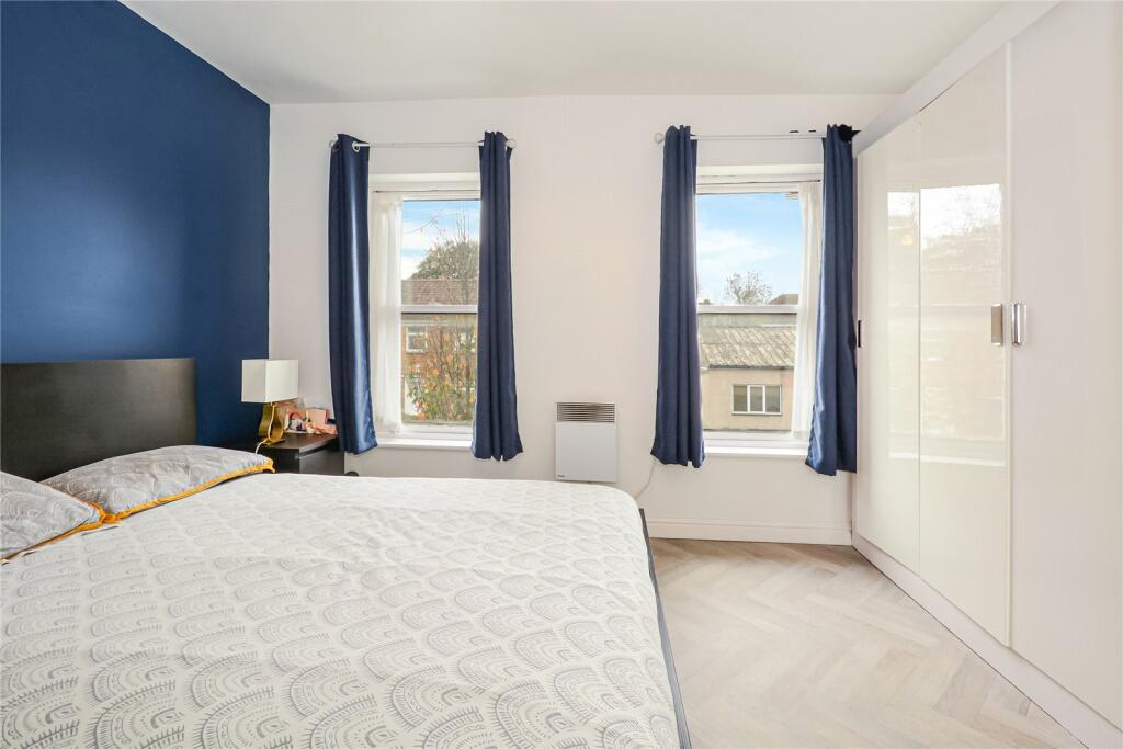 Roberts Road, Walthamstow, London, E17 - More