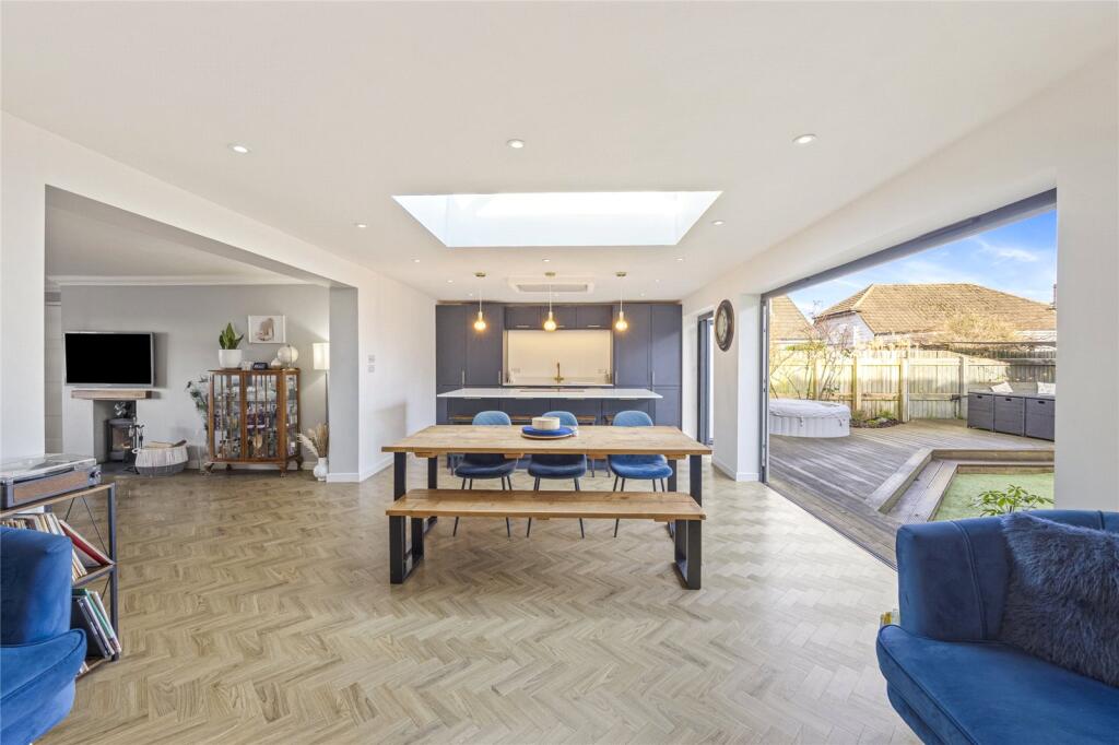Boundstone Lane, Lancing, West Sussex, BN15 photo 5