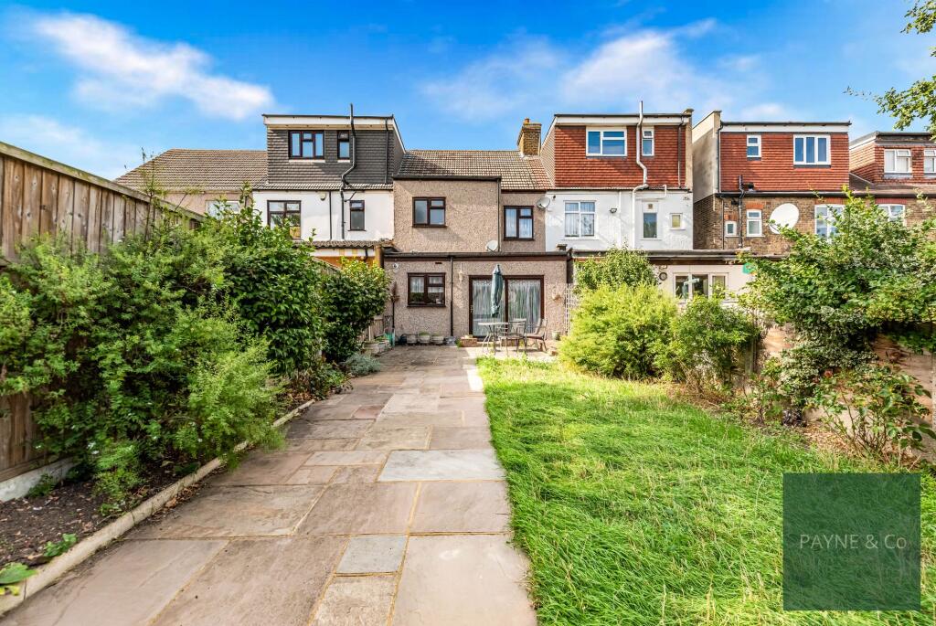 House in London, Barkingside - View 2
