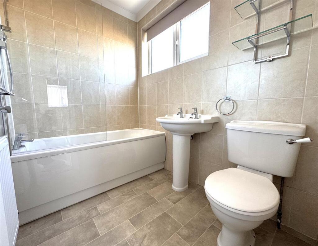 House in Dartford - More