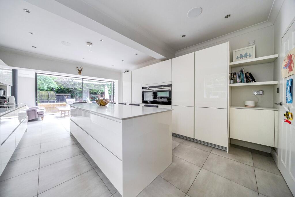 Blackdown Avenue, Pyrford, GU22 - View 2