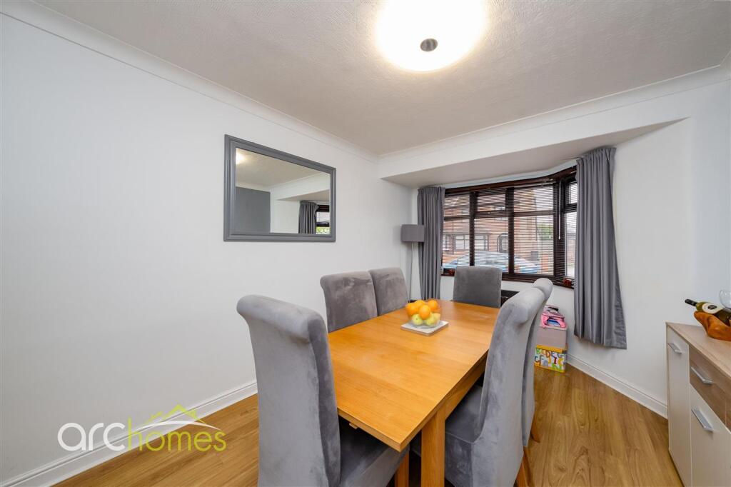 House in Leigh, Hooten Gardens, Bedford - View 4