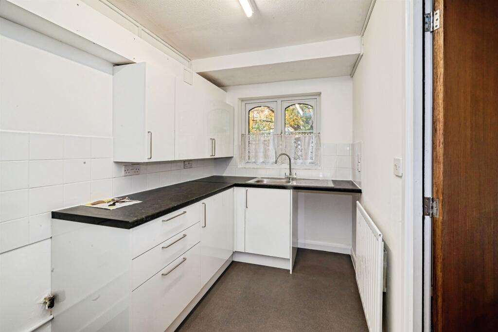 Coulson Way, Burnham, Slough photo 2