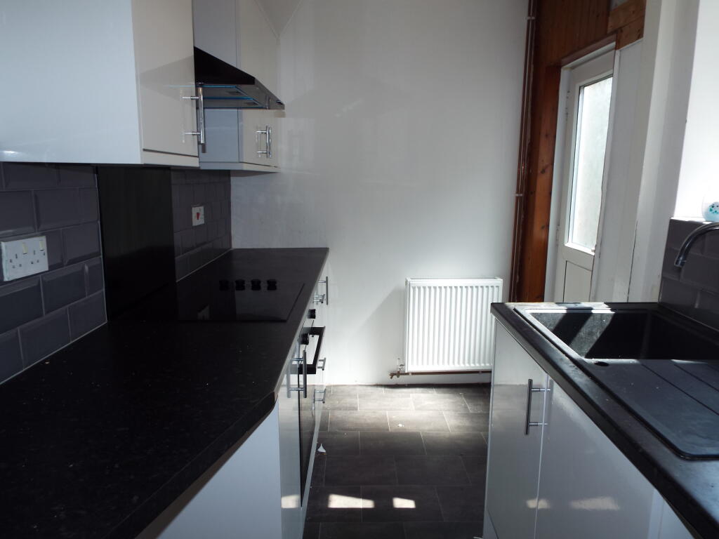 House in Mansfield, Forest Town - View 2