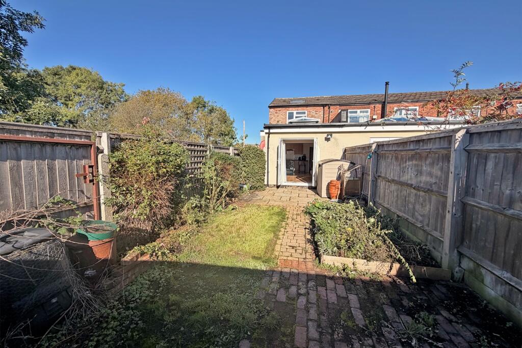 Copners Drive, Holmer Green, HP15 6SG photo 2