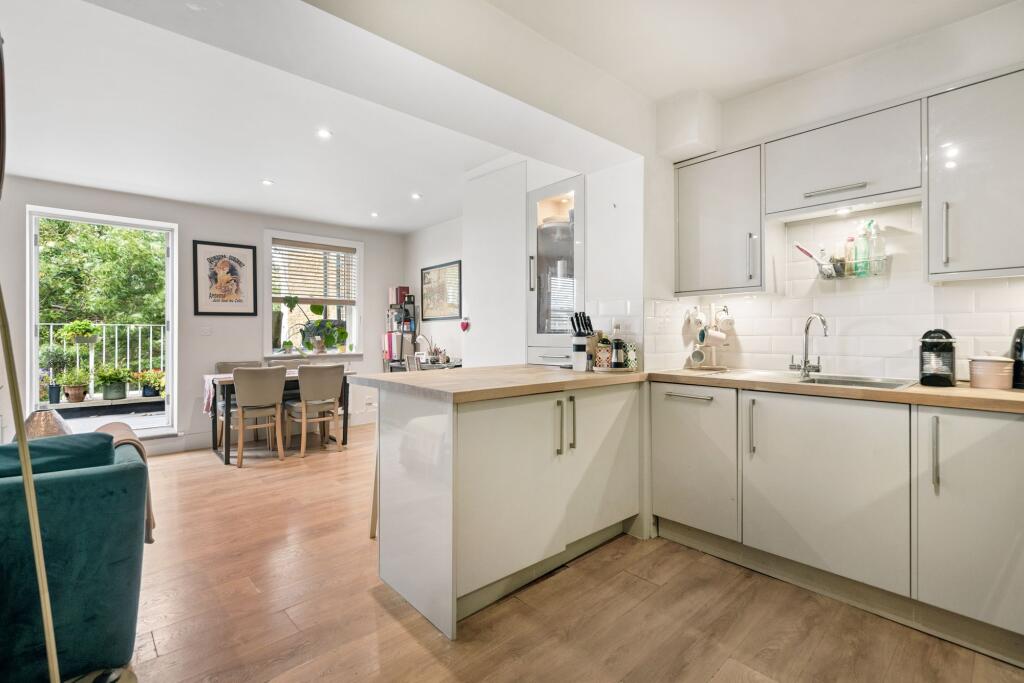 Apartment in Richmond, East Twickenham, Petersham - View 2