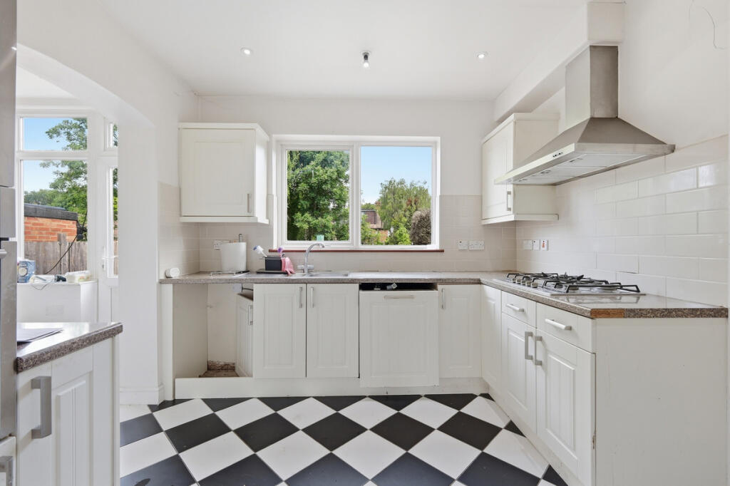 Chigwell Park Drive, Chigwell, IG7 photo 2