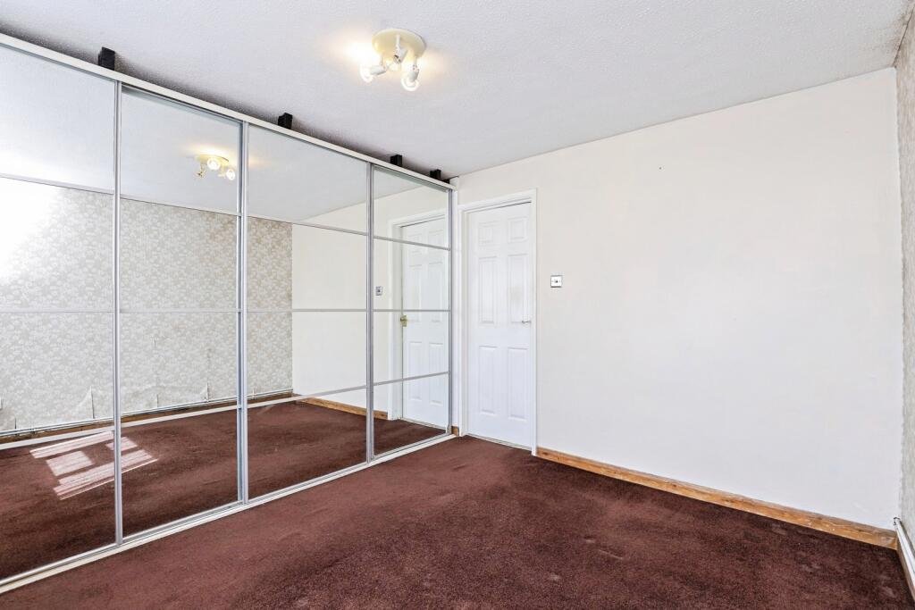 Apartment in Crawley, West Sussex - View 5