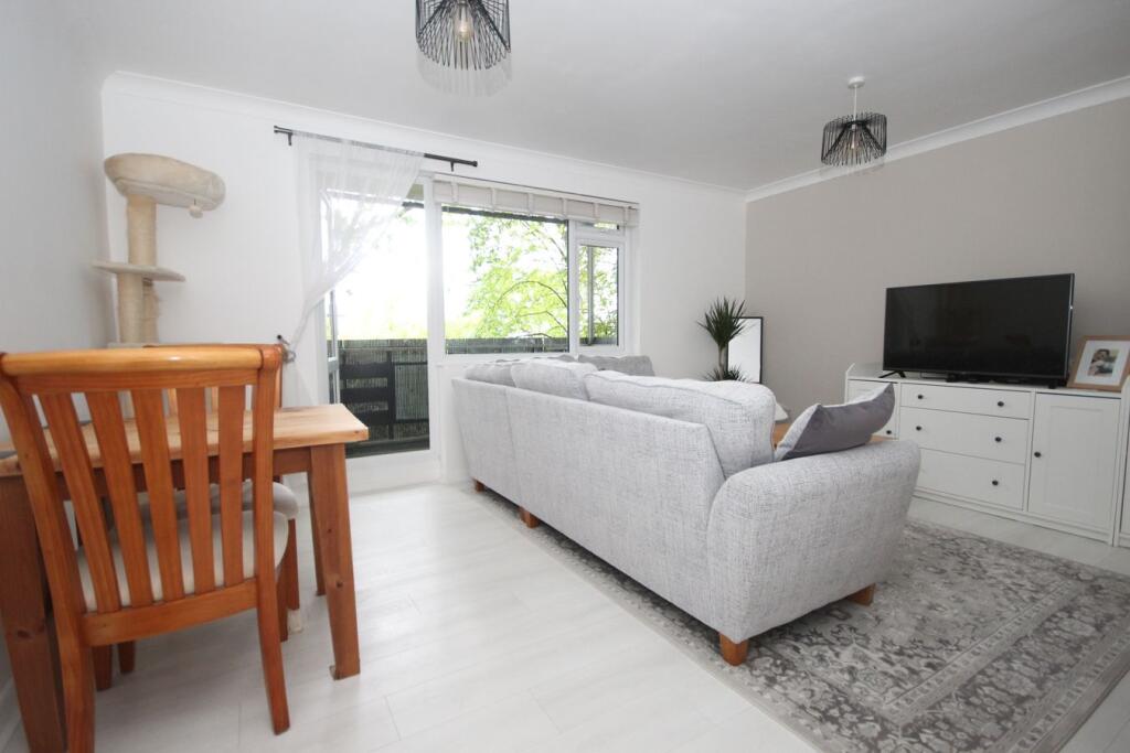 2, Headswell Crescent, Bournemouth, BH10 photo 3