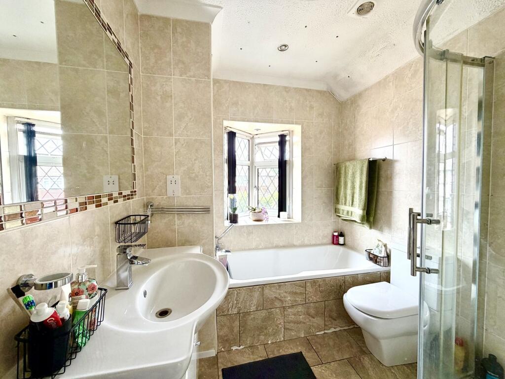 Station Road, Chessington, Surrey. KT9 1AX photo 4