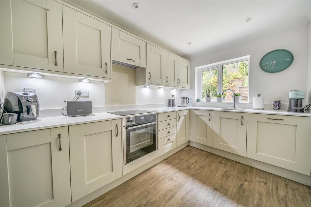 Furzehill Crescent, Crowthorne, Berkshire, RG45 7LH photo 2