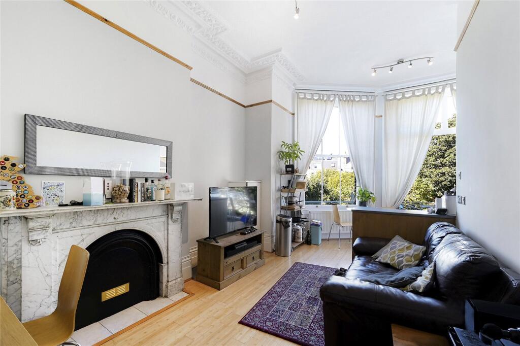 Main image of property: Nightingale Mansions, 46 Nightingale Lane, London, SW12