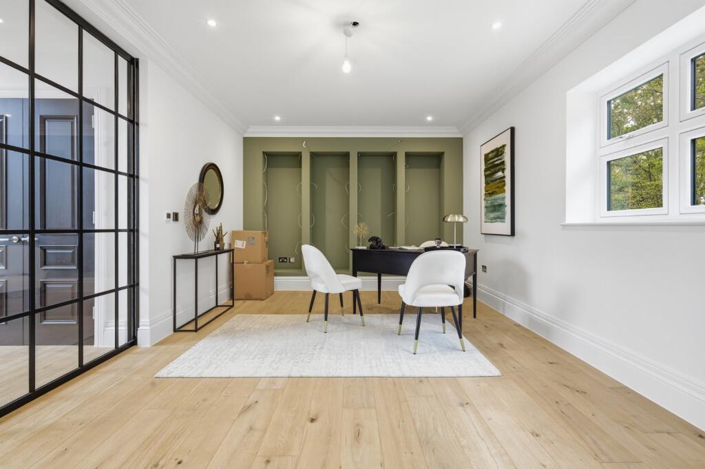 House in Brentwood, Doddinghurst - More