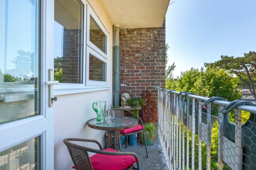 Apartment in Worthing, West Sussex - View 4