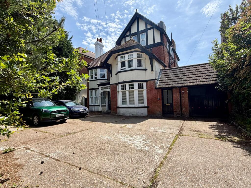 2-bed flat on Hastings Road, Bexhill-on-Sea, TN40, £349,950