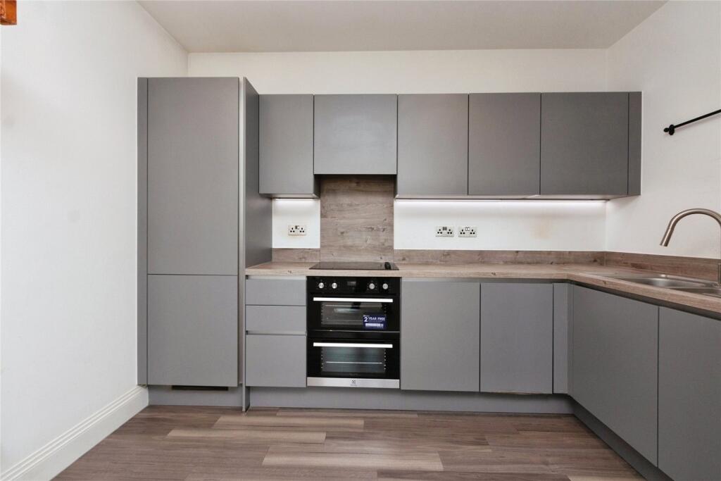 Fullbrook Drive, Basingstoke, Hampshire, RG21 photo 4