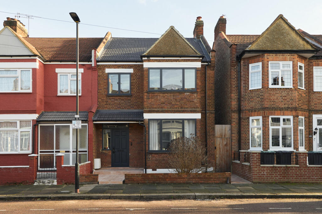 Sirdar Road, London, N22 6 photo 2