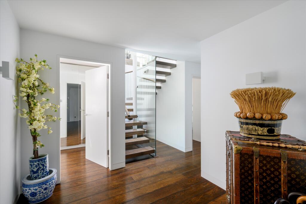 House in London - View 5