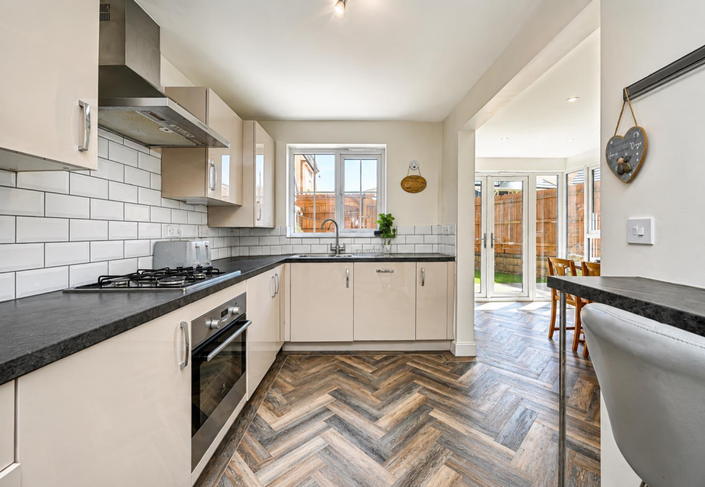 House in Crick, West Northamptonshire - More