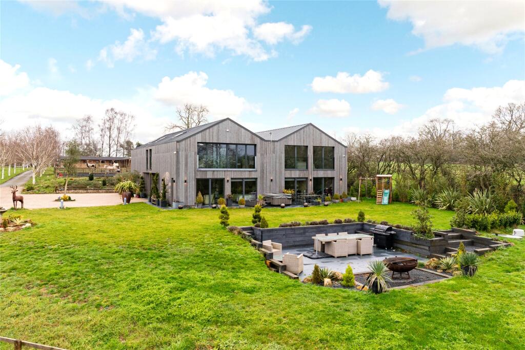 Main image of property: Little Horwood Road, Great Horwood, Milton Keynes, Buckinghamshire, MK17