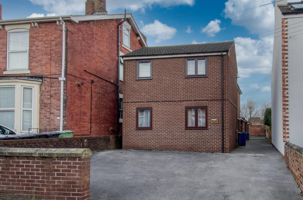 2-bed flat on Queen Street, Chesterfield, S40, £90,000